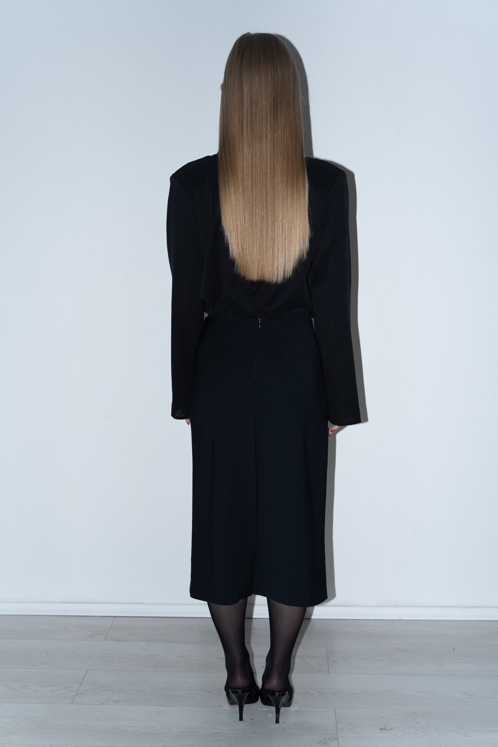 LIMITED EDITION The Casual Low Rise Midi Skirt – Viscose & Elastane Tailored Tail Muted Luxury