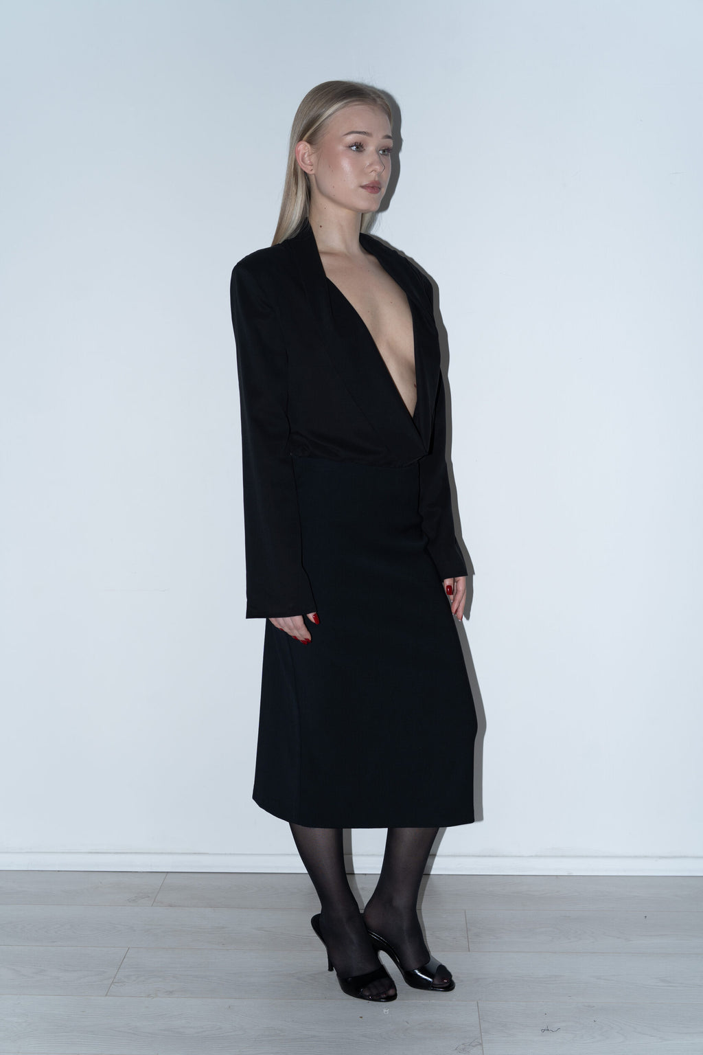 LIMITED EDITION The Casual Low Rise Midi Skirt – Viscose & Elastane Tailored Tail Muted Luxury