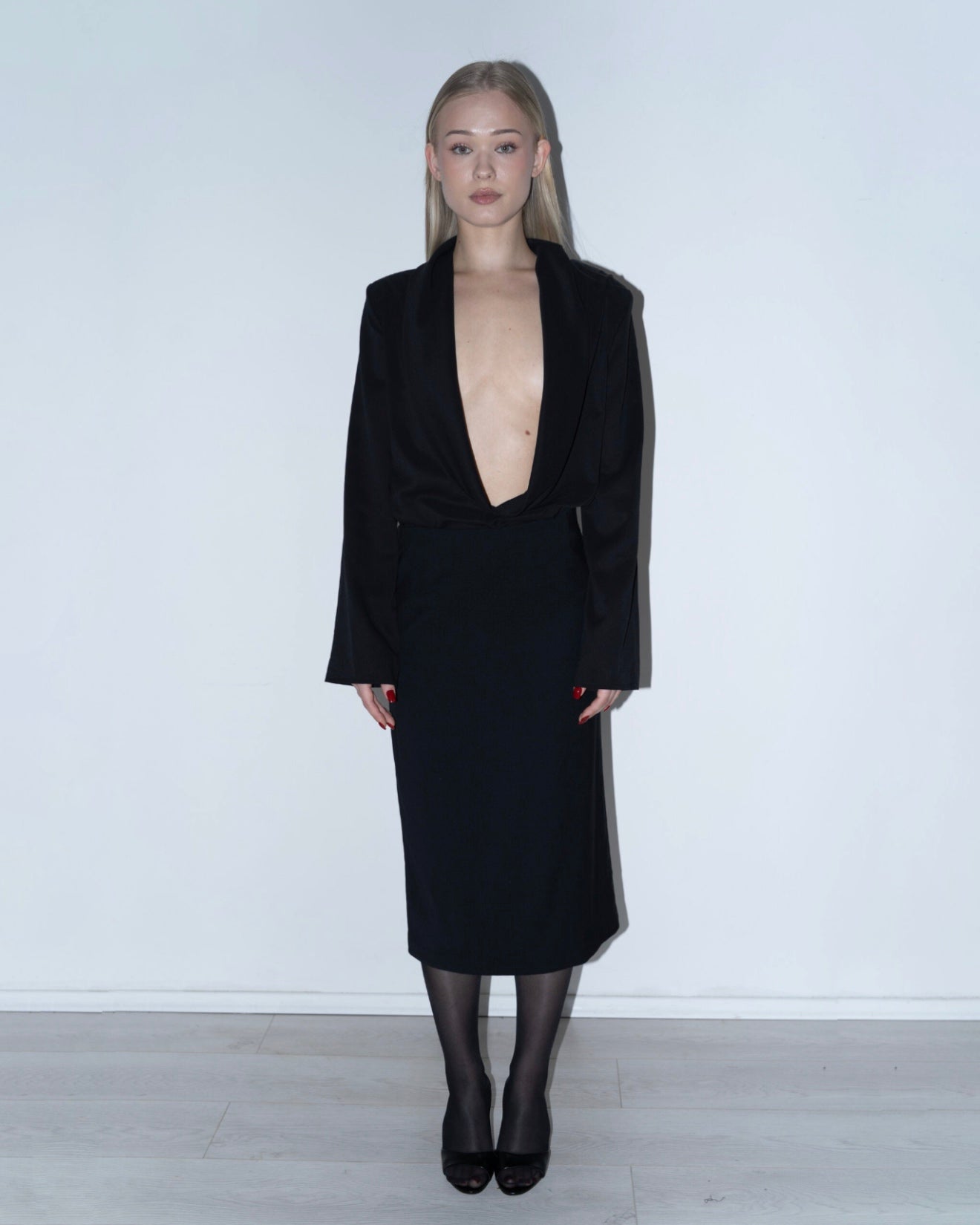 LIMITED EDITION The Casual Low Rise Midi Skirt – Viscose & Elastane Tailored Tail Muted Luxury