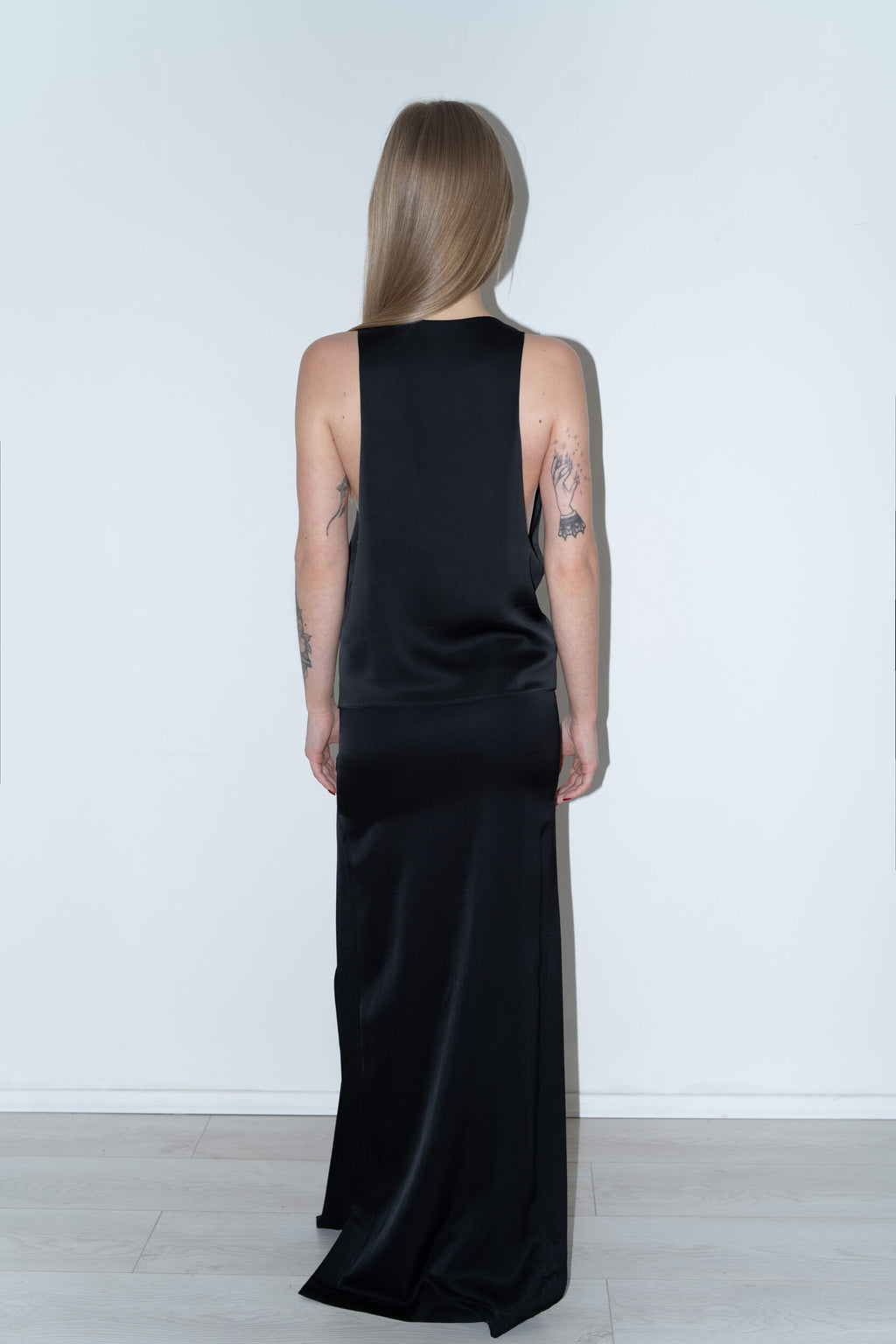 LIMITED EDITION The Casual Deep Cut Viscose Top
