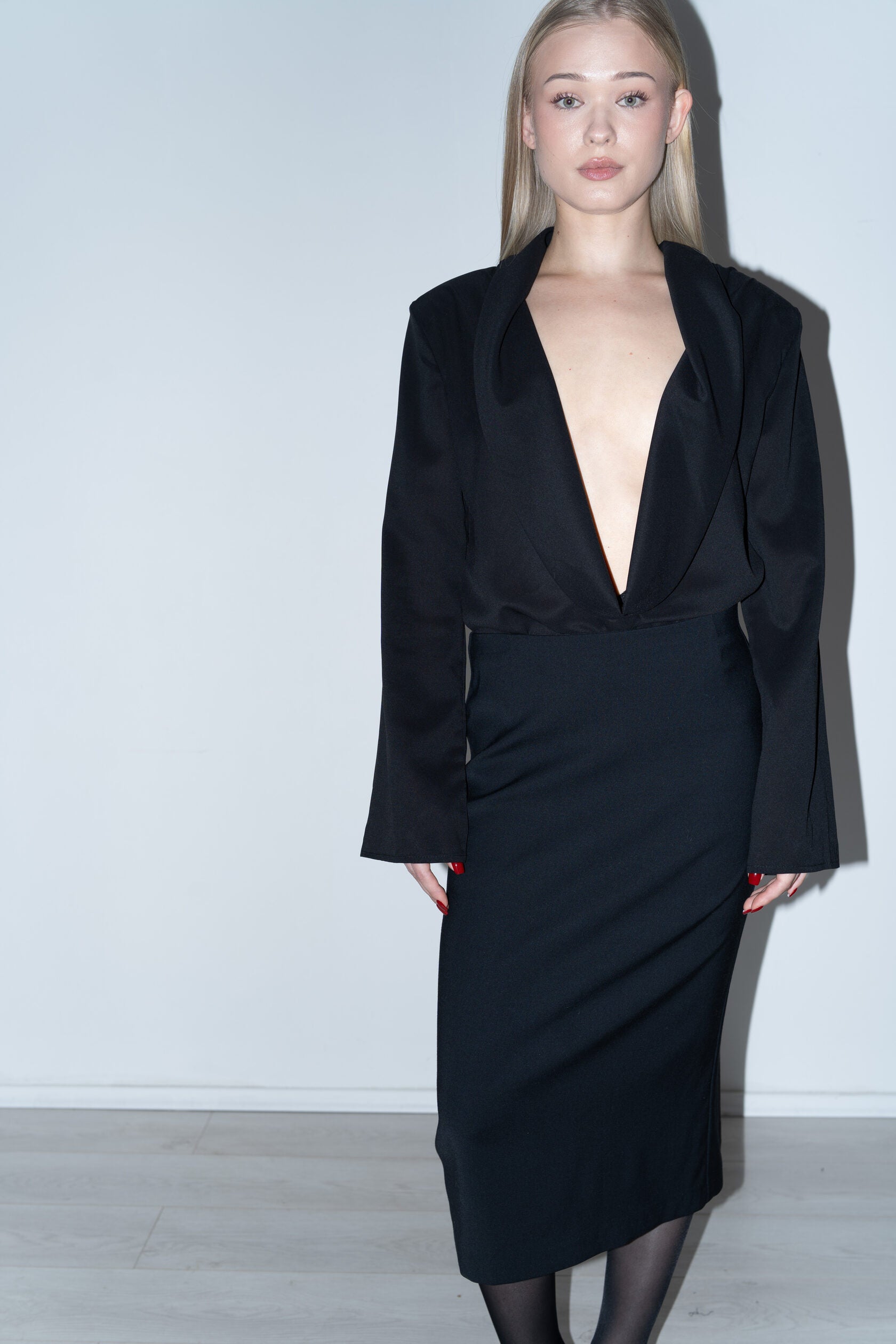 LIMITED EDITION The Casual Low Rise Midi Skirt – Viscose & Elastane Tailored Tail Muted Luxury
