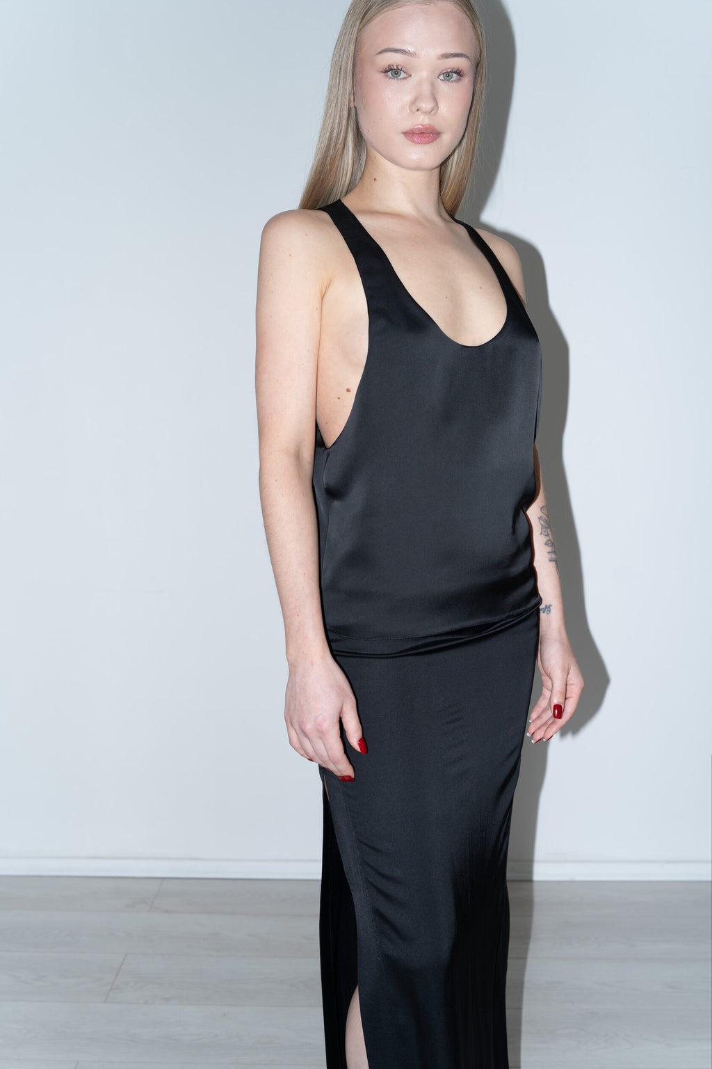 LIMITED EDITION The Casual Deep Cut Viscose Top