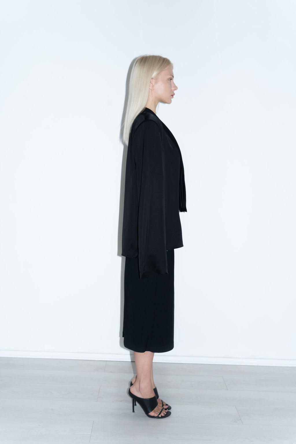 LIMITED EDITION The Extreme Fit Black Swan Viscose Blouse